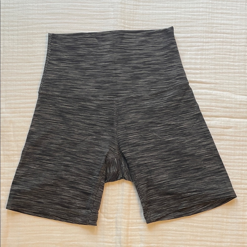 Women’s Lululemon Align Shorts 6”